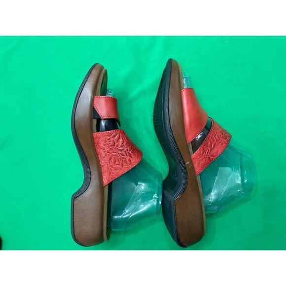 Dansko women’s Red leather slide sandals with two straps size 40 (US 9) - Picture 11 of 16